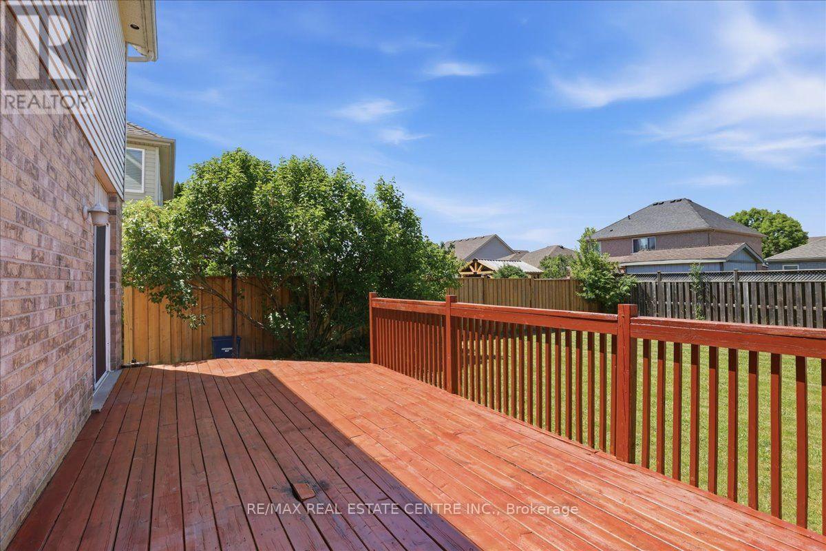 43 DECARO CRESCENT - 34