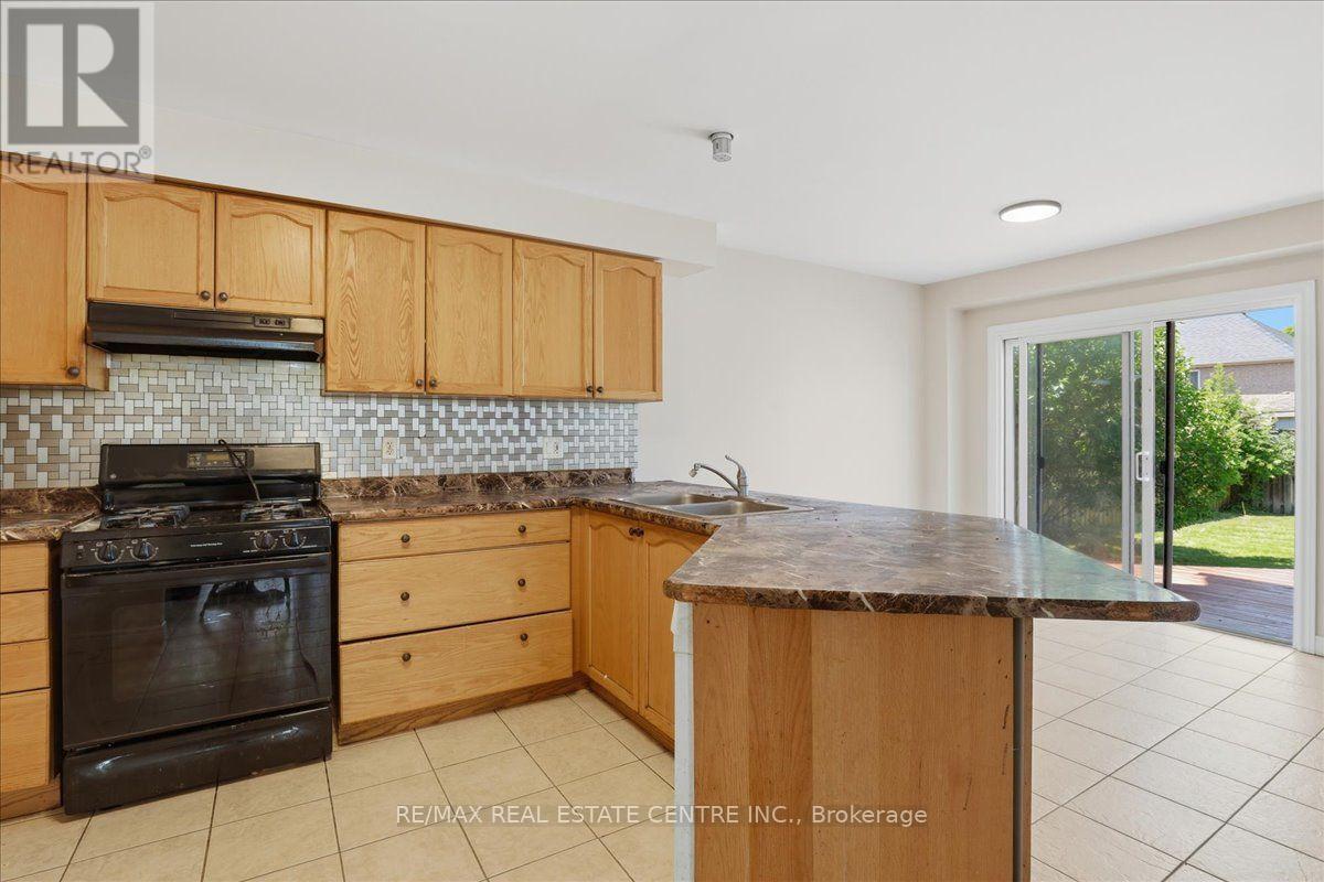 43 DECARO CRESCENT - 4