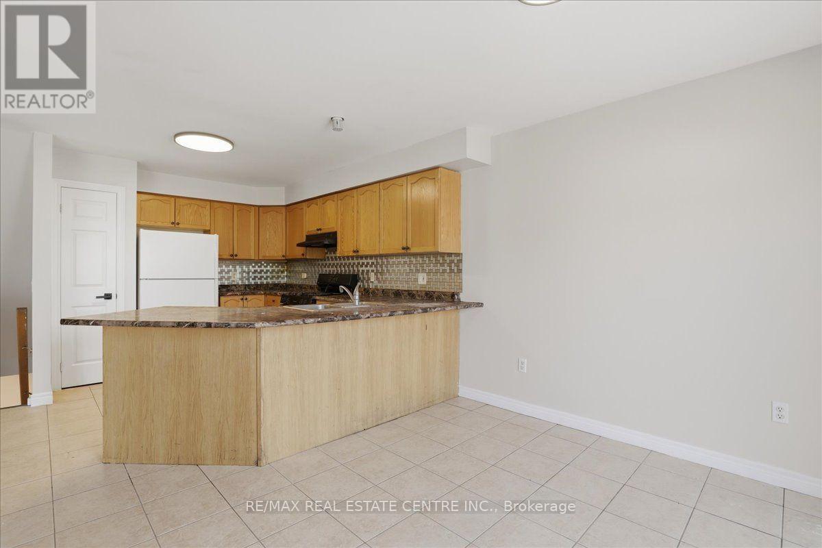 43 DECARO CRESCENT - 6