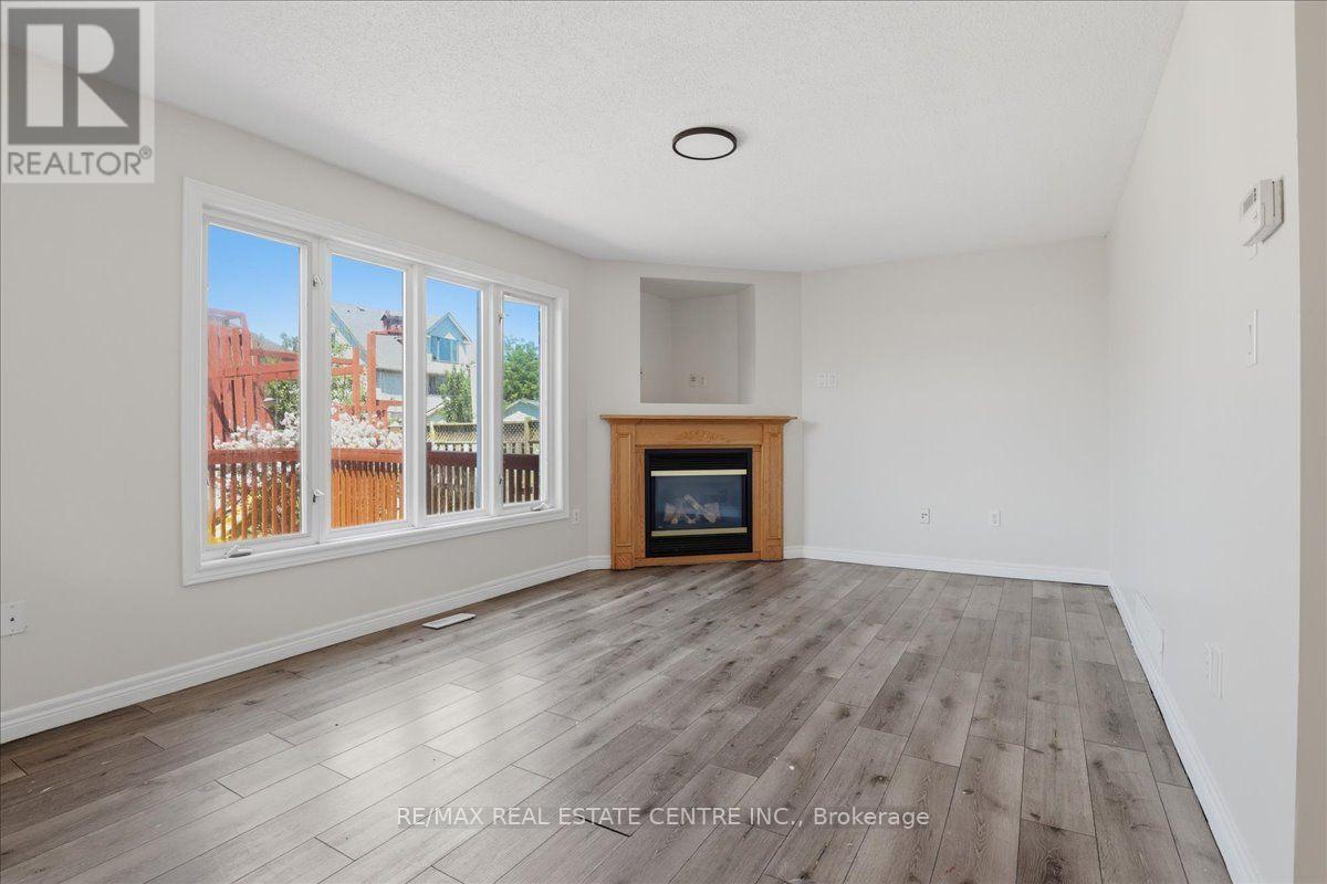 43 DECARO CRESCENT - 7