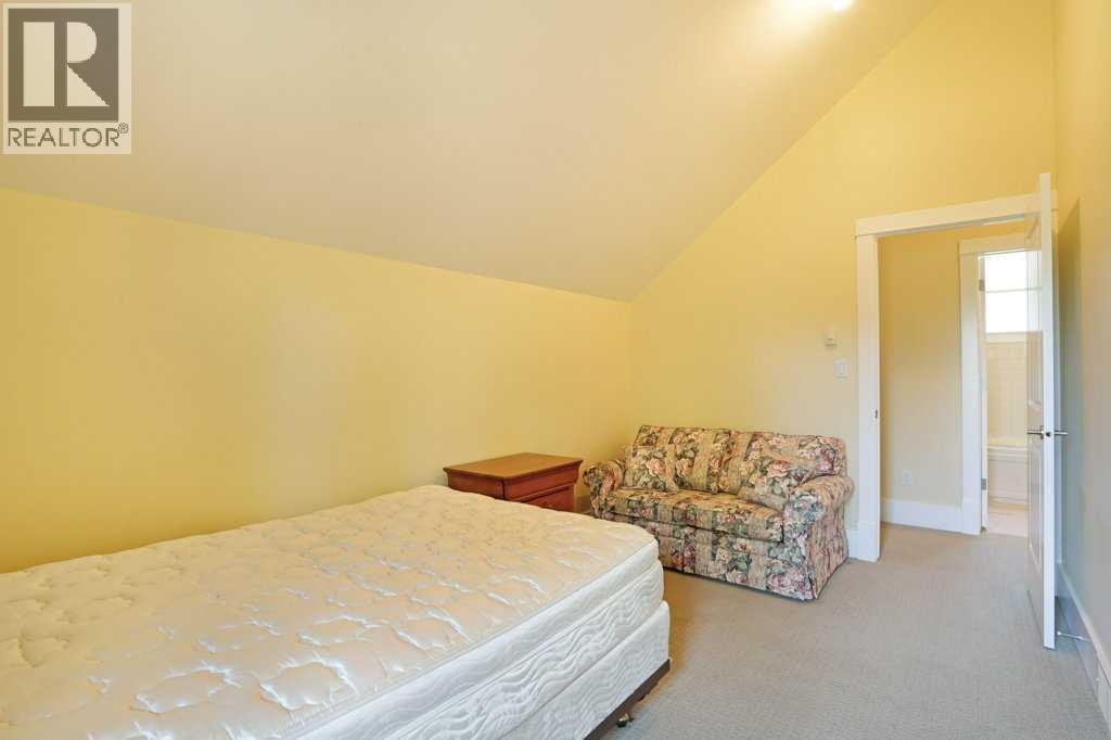 1024 Cassils Road W - 26
