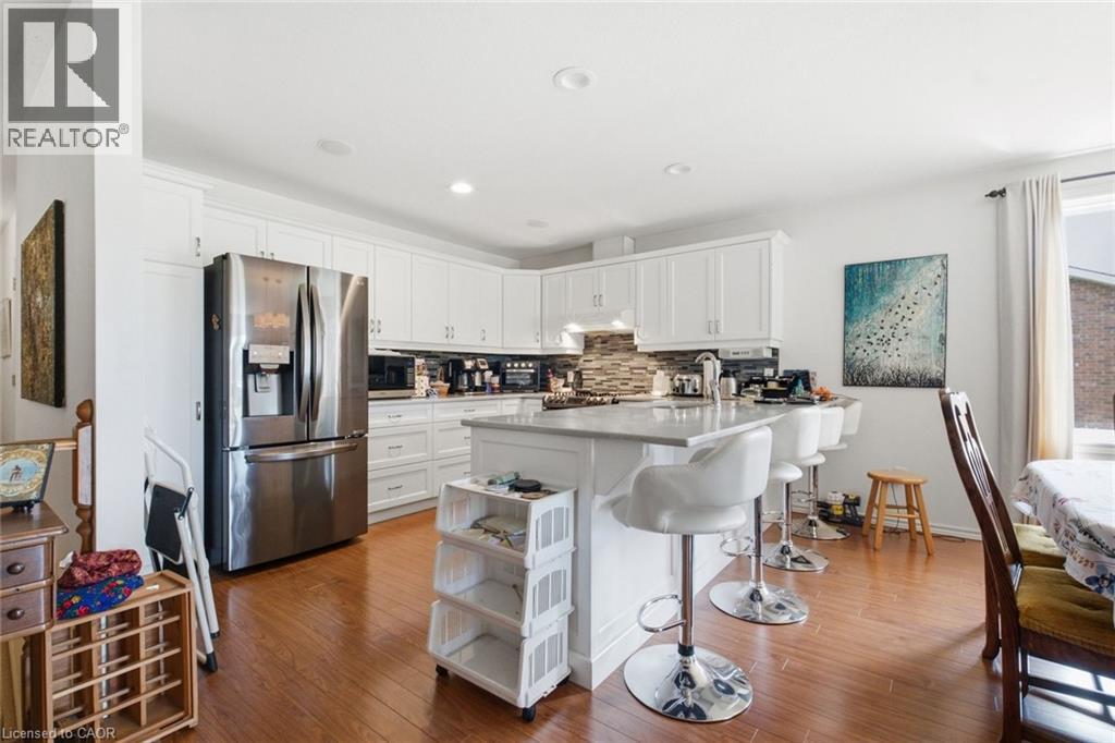 #12 74 WILSON Avenue - Image 12