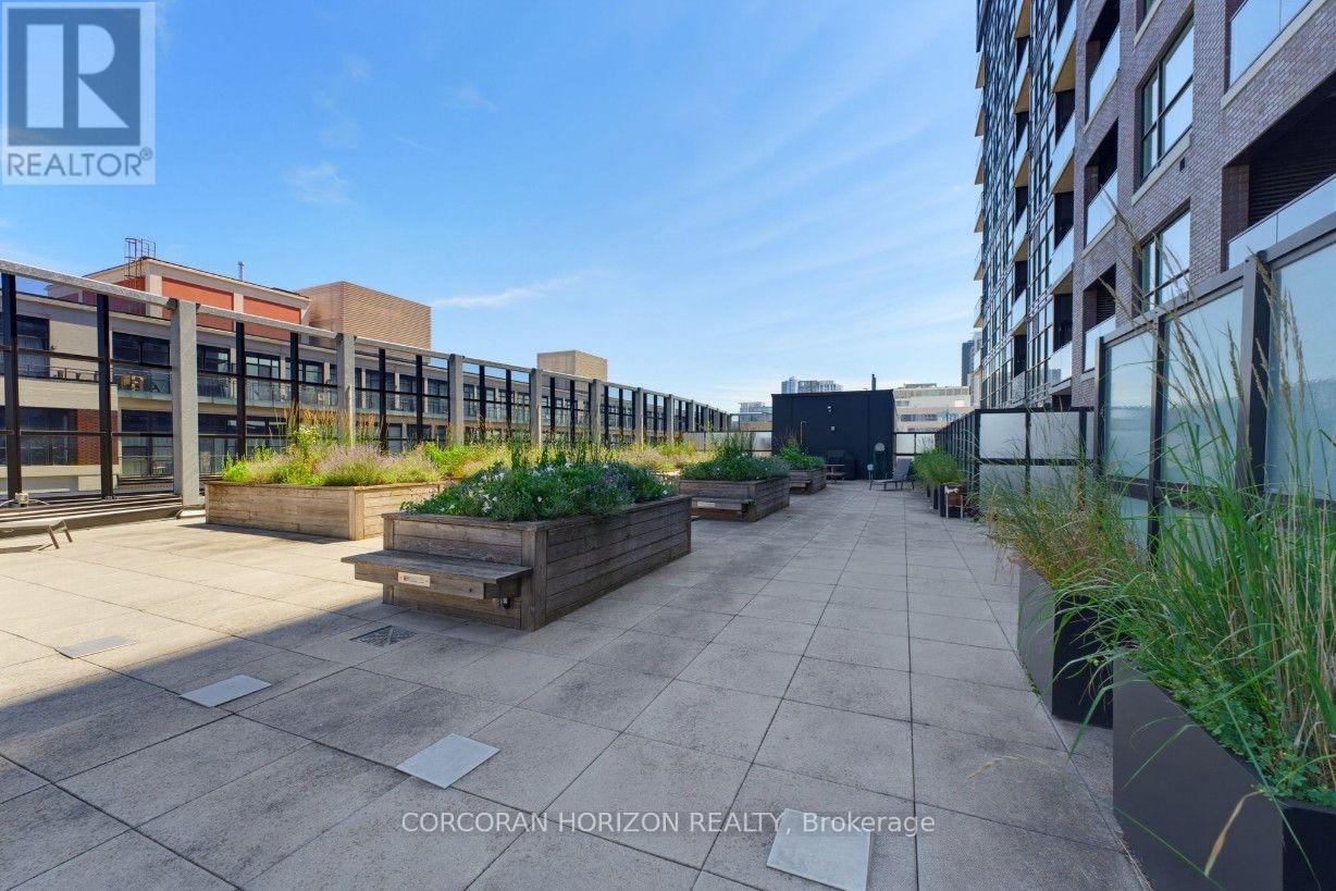 #1903 1 VICTORIA STREET S - 33