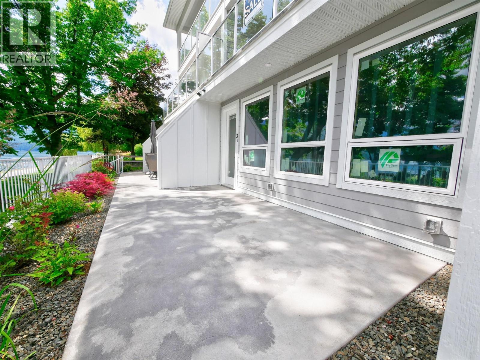 #3 88 Nelson Avenue S - 11