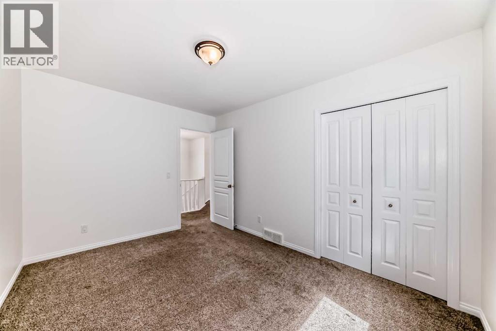 27 Aspen Hills Close SW - 16