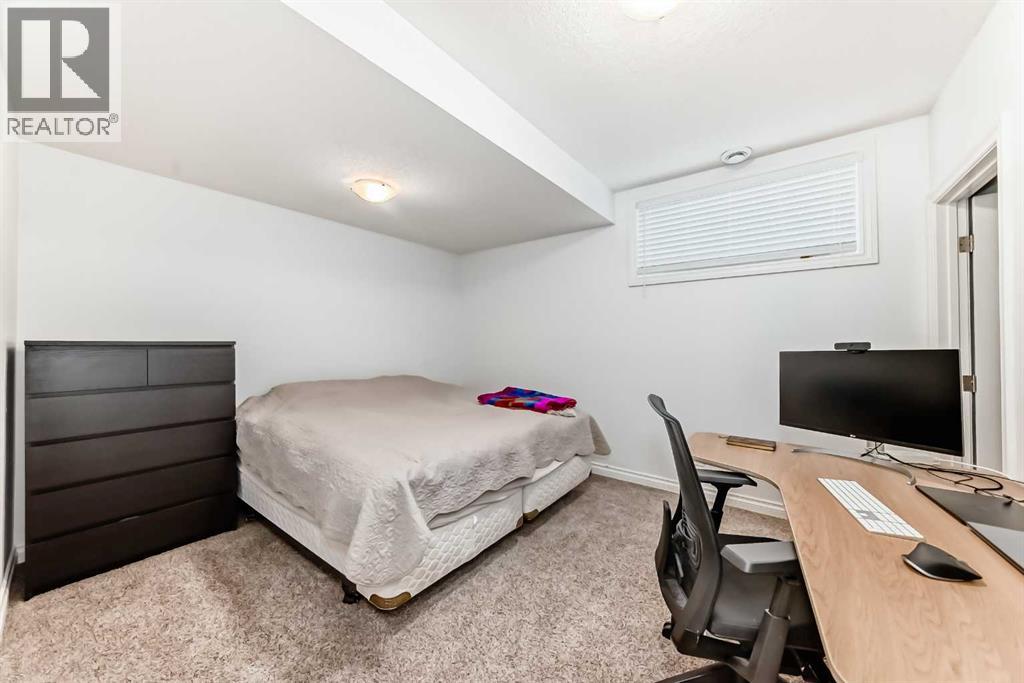 27 Aspen Hills Close SW - 27