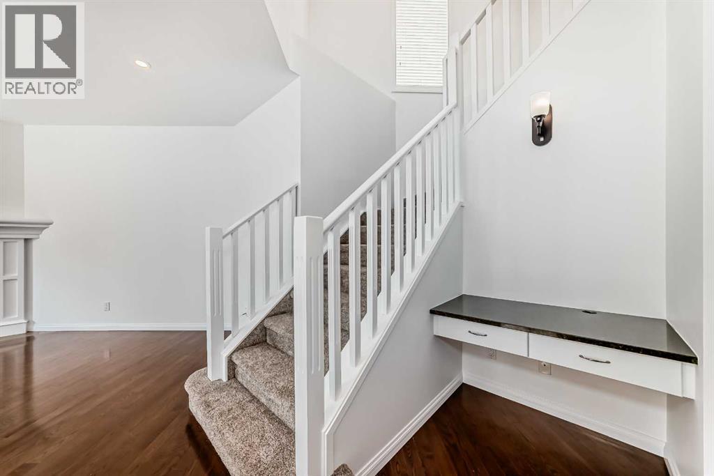 27 Aspen Hills Close SW - 10
