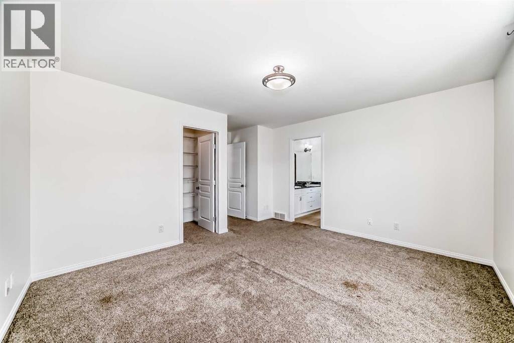 27 Aspen Hills Close SW - 11