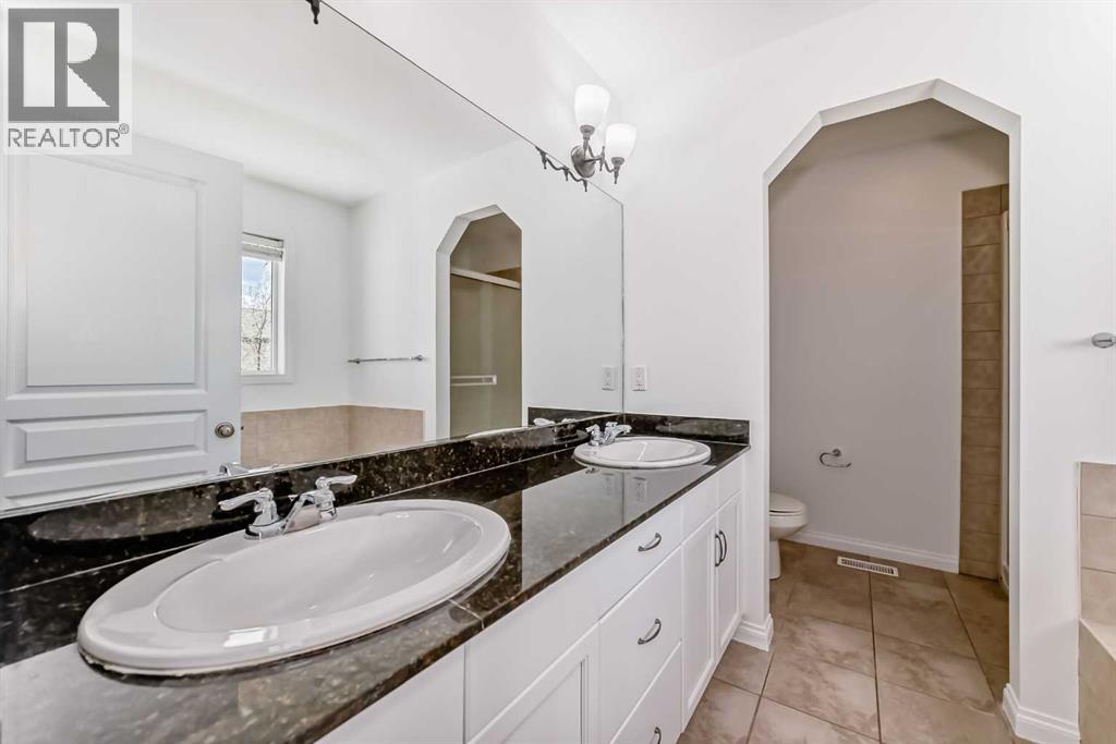 27 Aspen Hills Close SW - 13