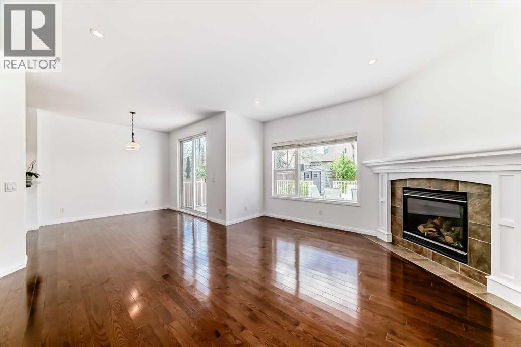 27 Aspen Hills Close SW - 8