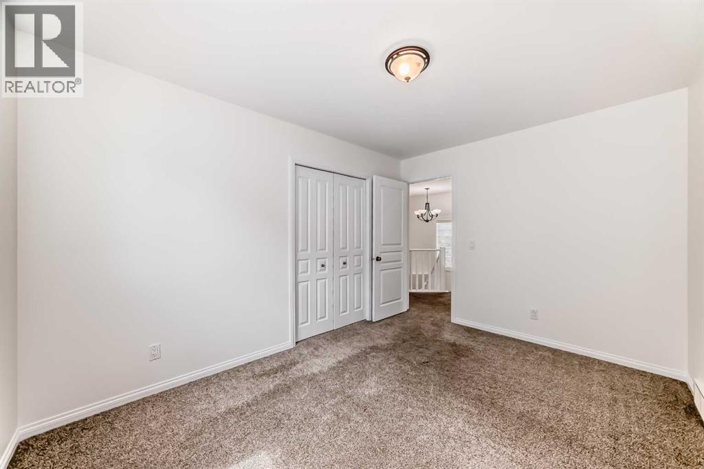 27 Aspen Hills Close SW - 17