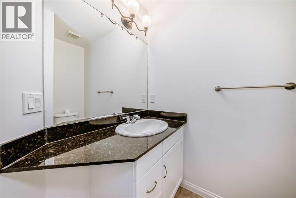 27 Aspen Hills Close SW - 20
