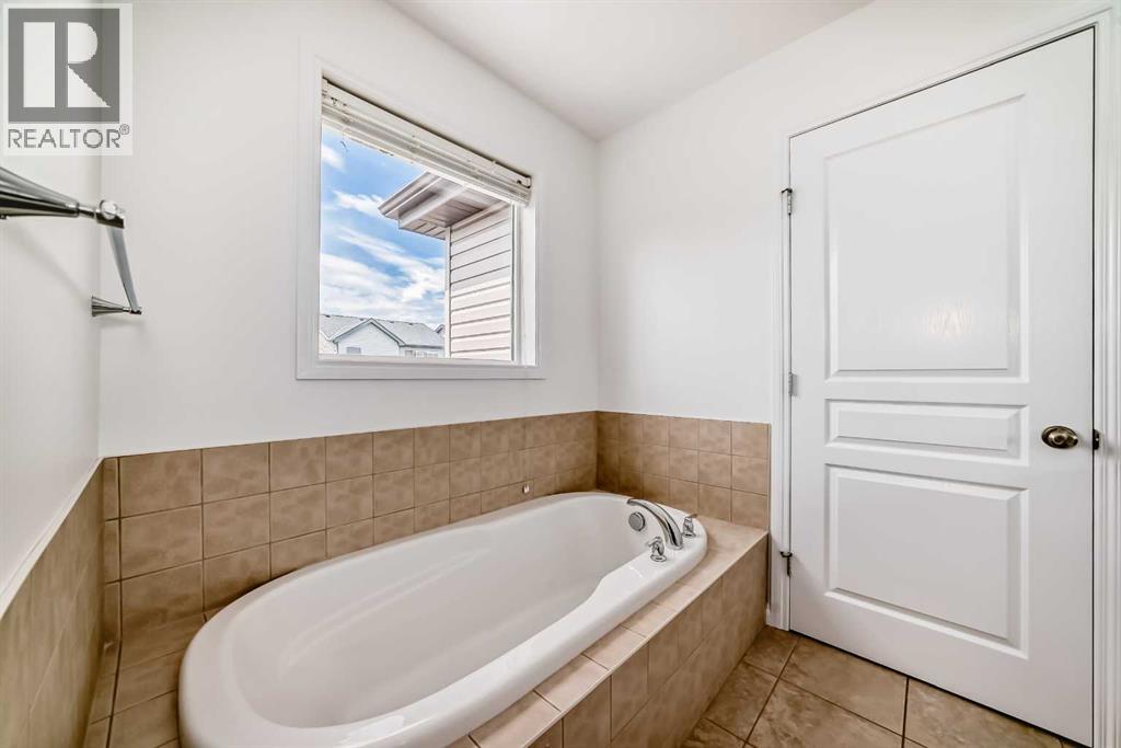 27 Aspen Hills Close SW - 14