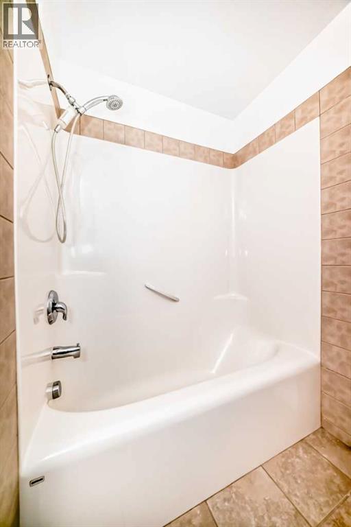 27 Aspen Hills Close SW - 21