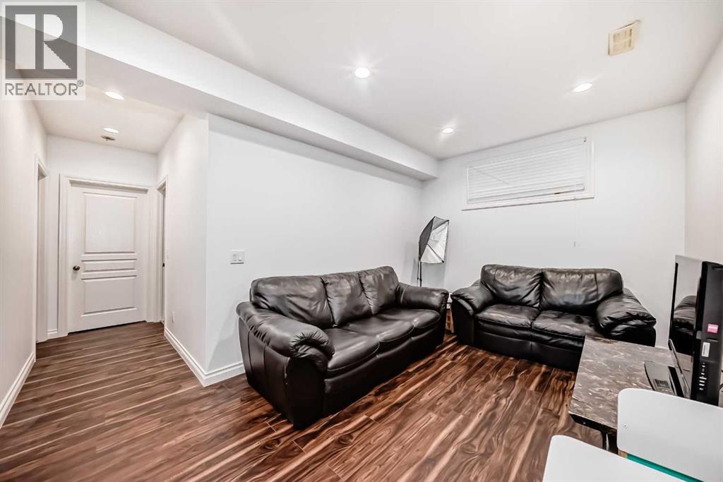 27 Aspen Hills Close SW - 26