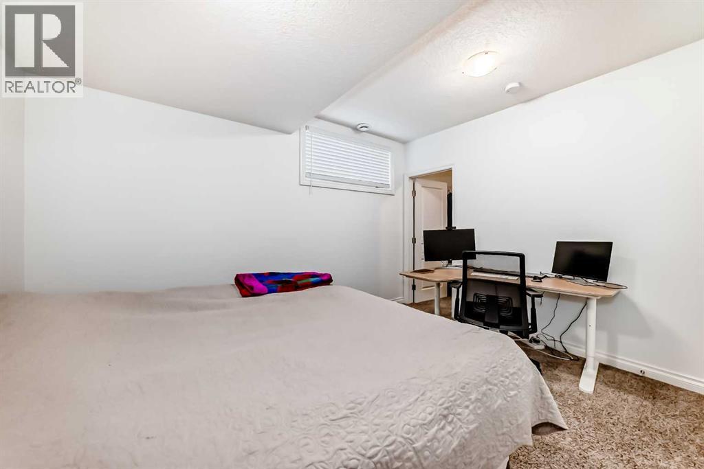 27 Aspen Hills Close SW - 28