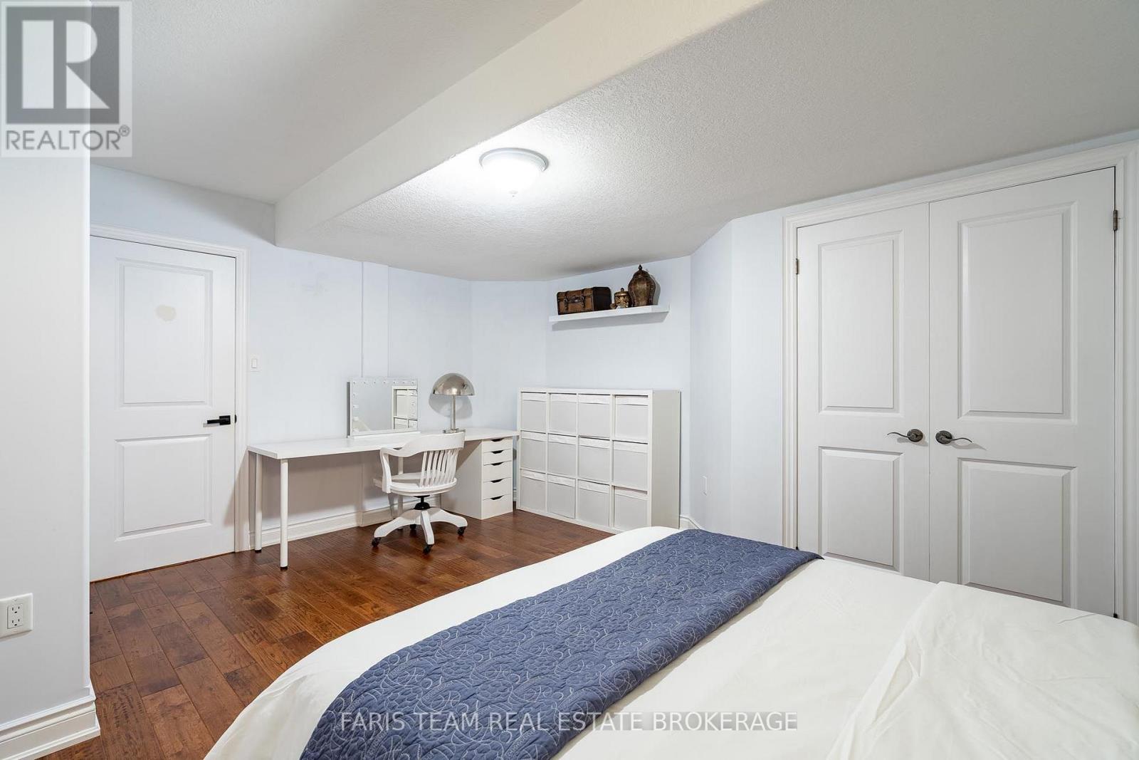 2 HARRY PARKER PLACE - 34