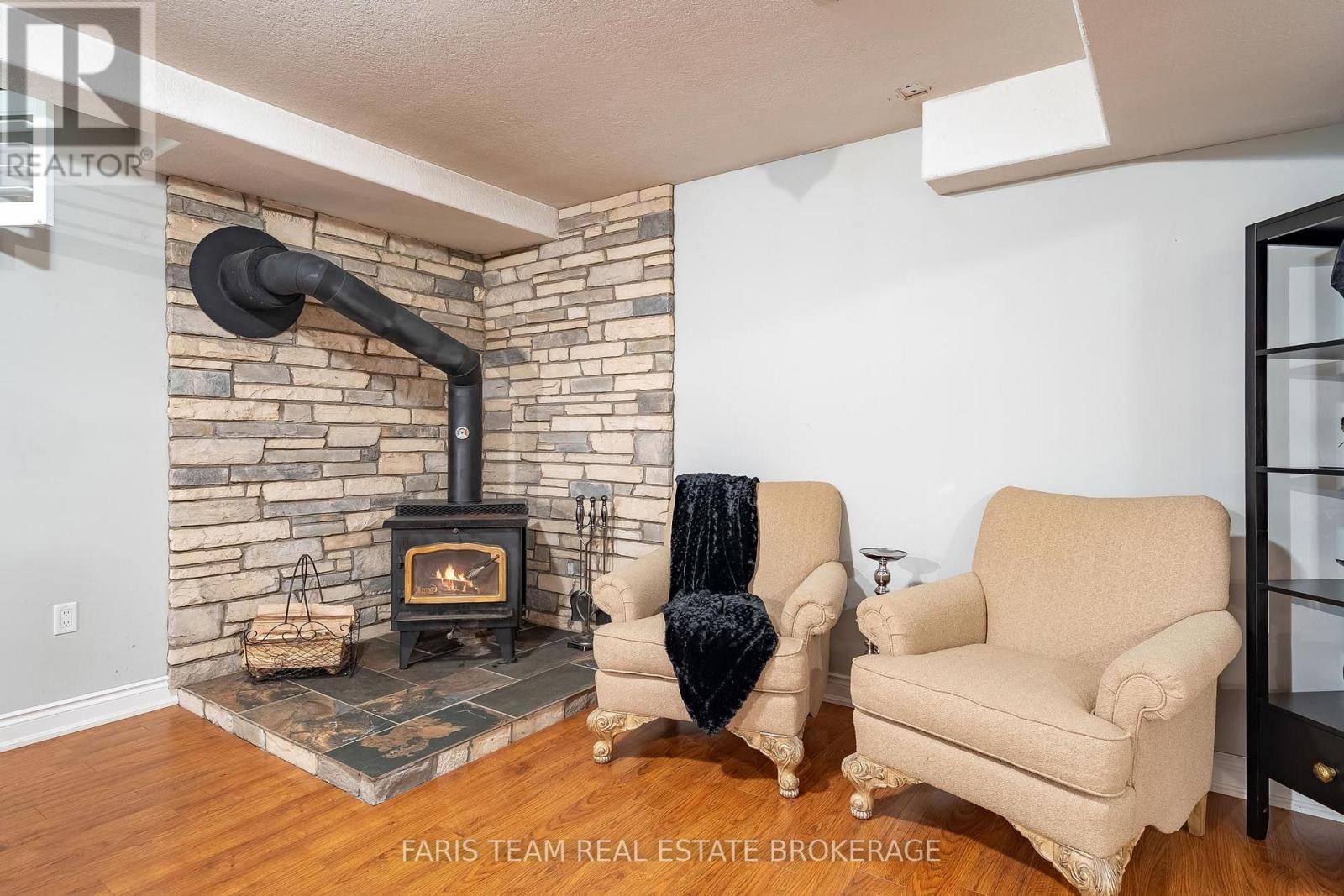 2 HARRY PARKER PLACE - 30