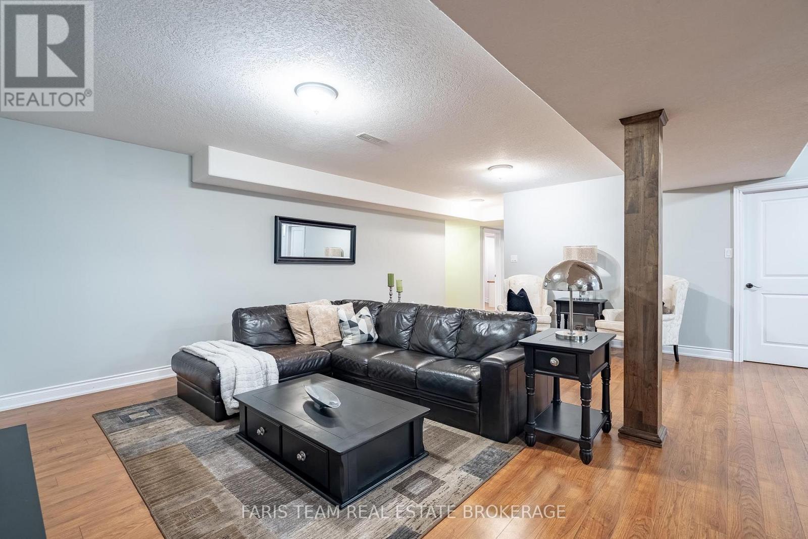 2 HARRY PARKER PLACE - 28