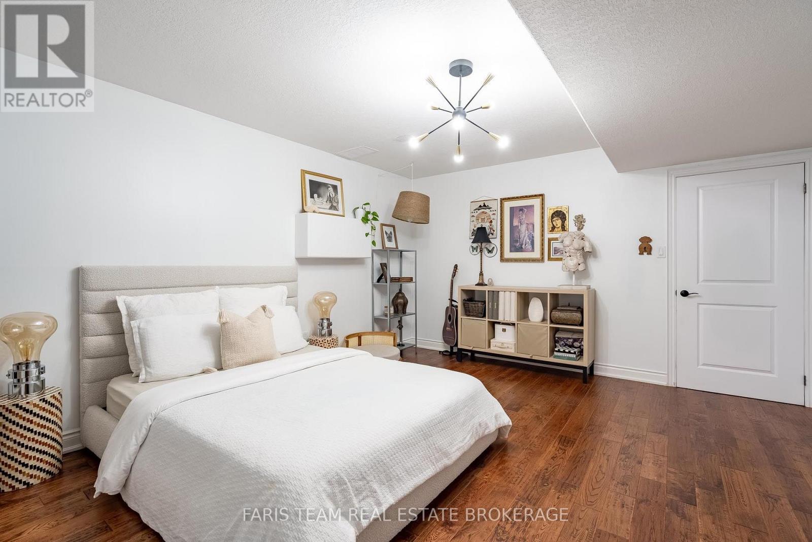 2 HARRY PARKER PLACE - 36