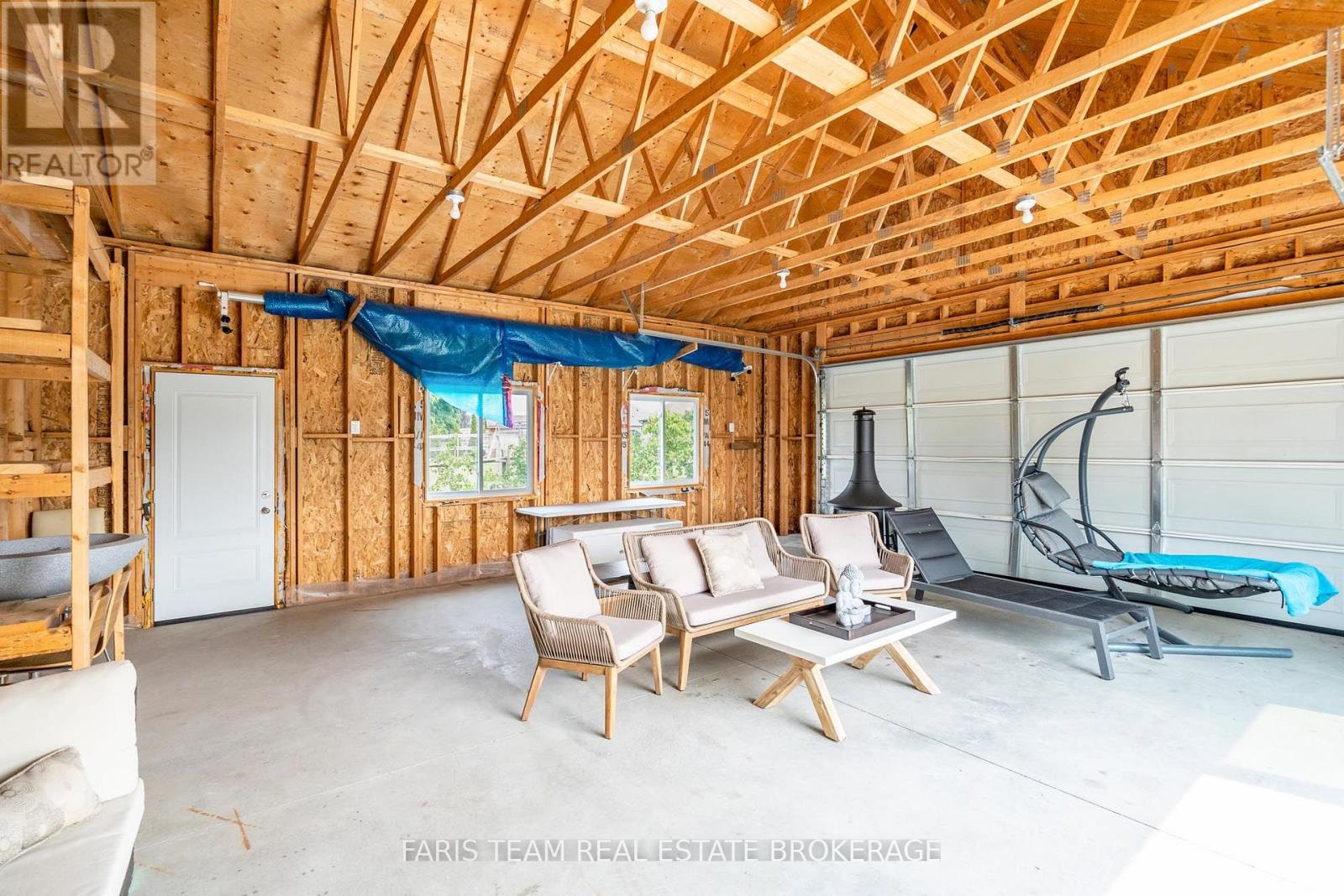 2 HARRY PARKER PLACE - 44