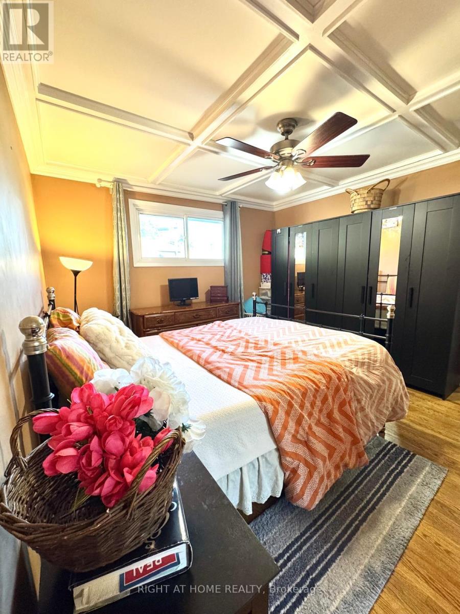 816 DUNN AVENUE N - 12