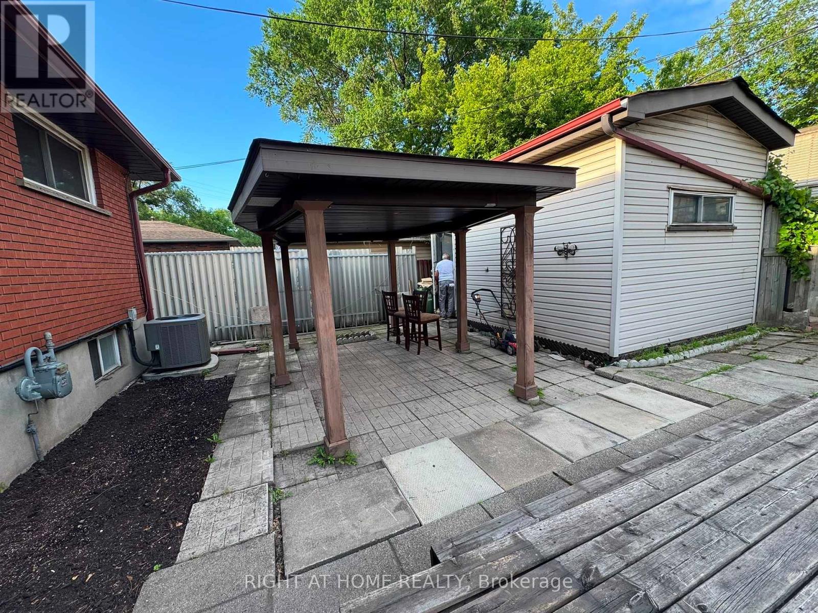 816 DUNN AVENUE N - 29