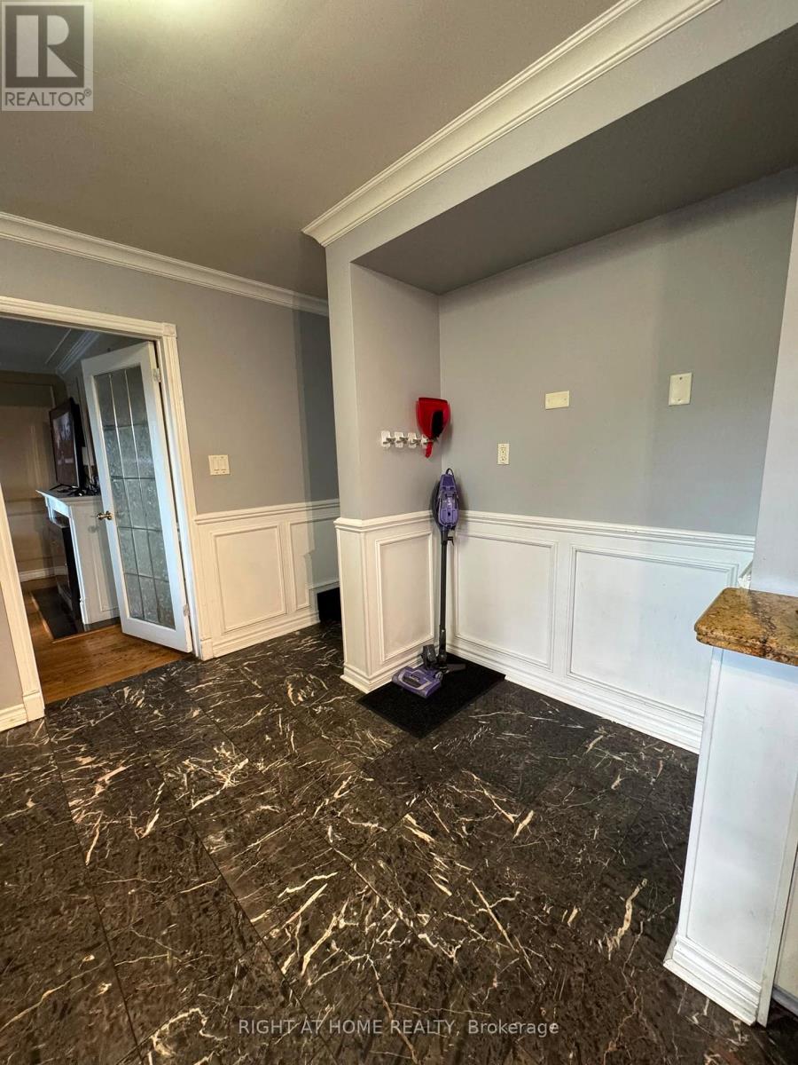816 DUNN AVENUE N - 8