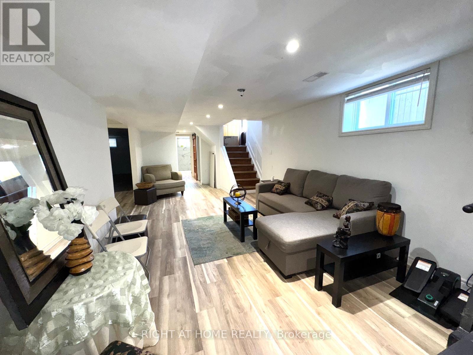 816 DUNN AVENUE N - 18