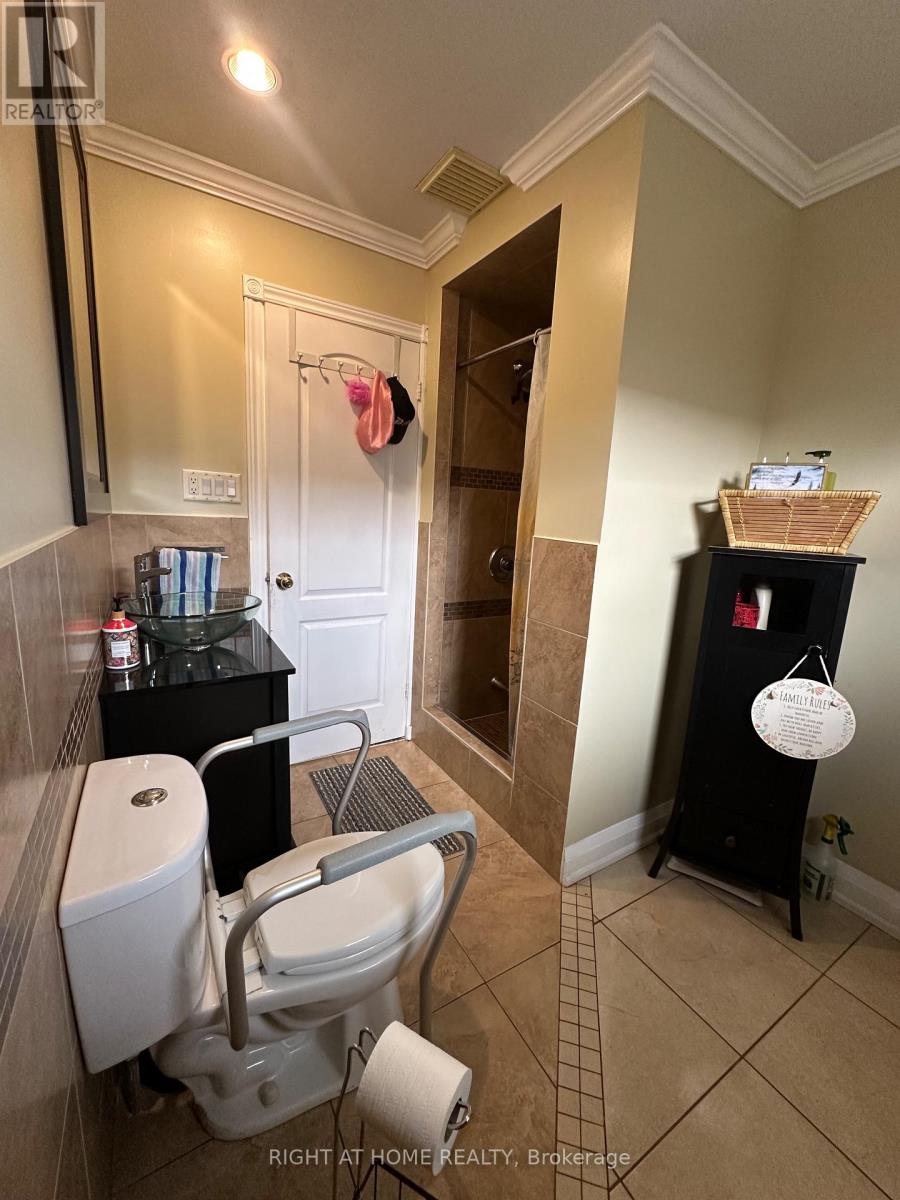816 DUNN AVENUE N - 28