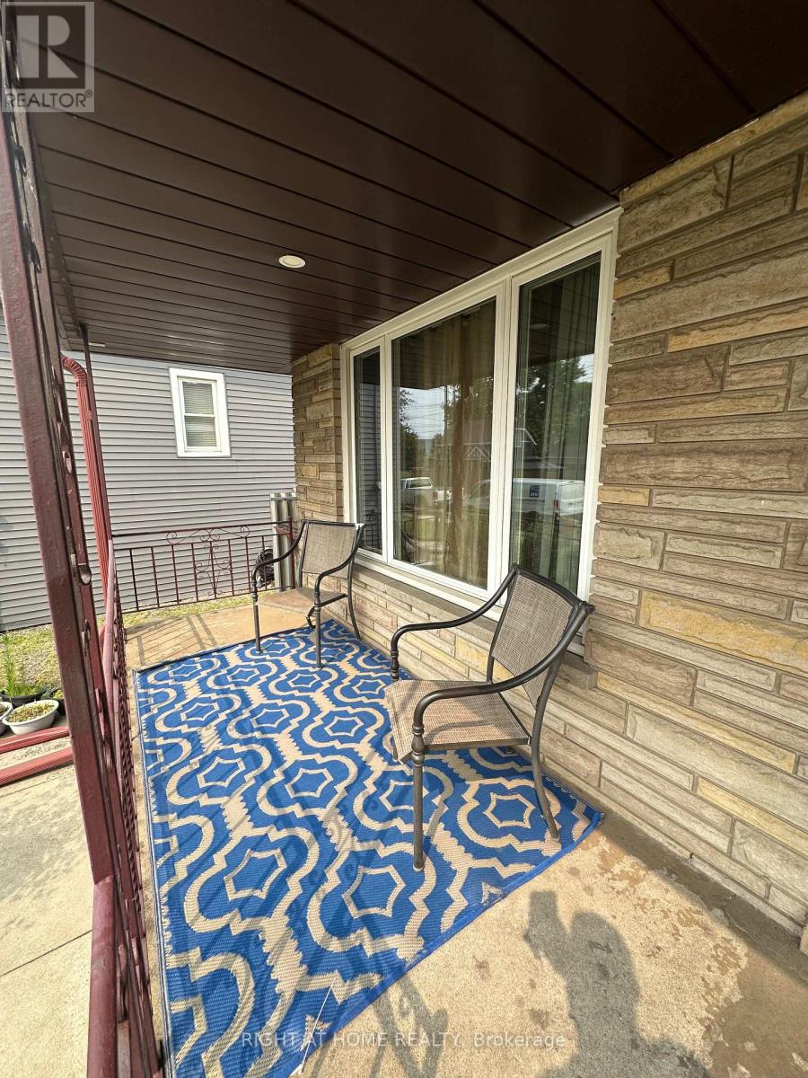 816 DUNN AVENUE N - 2