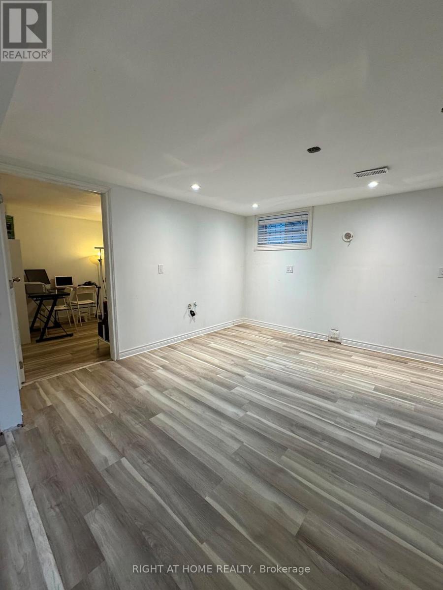 816 DUNN AVENUE N - 21