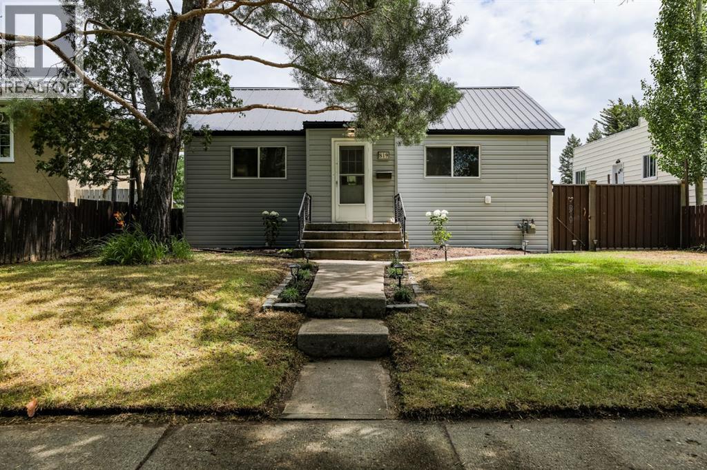 819 5 Street S - 1