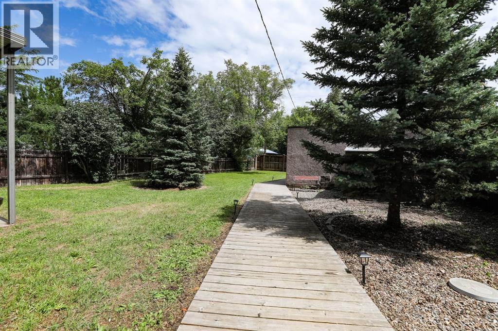 819 5 Street S - 29