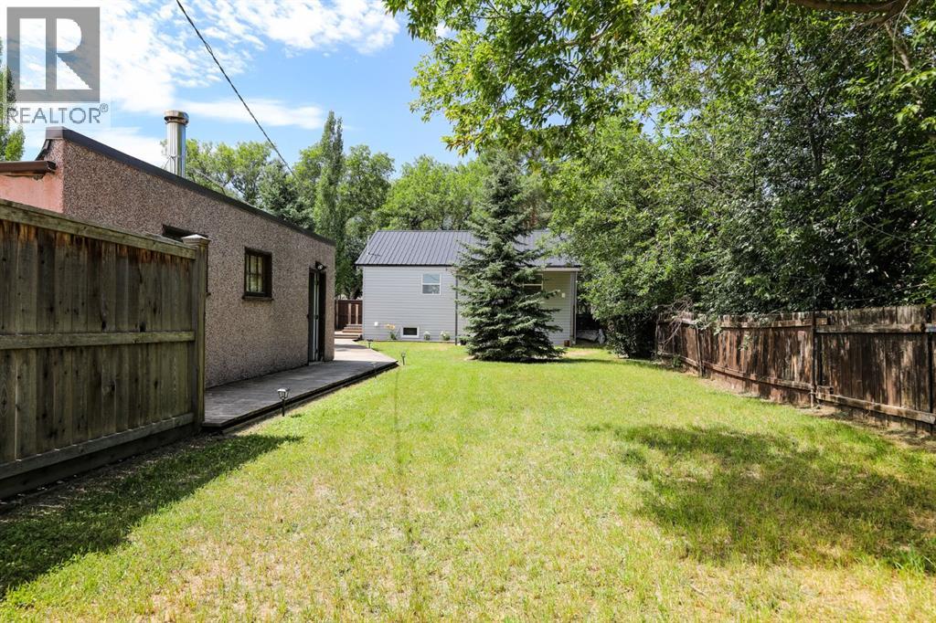 819 5 Street S - 35