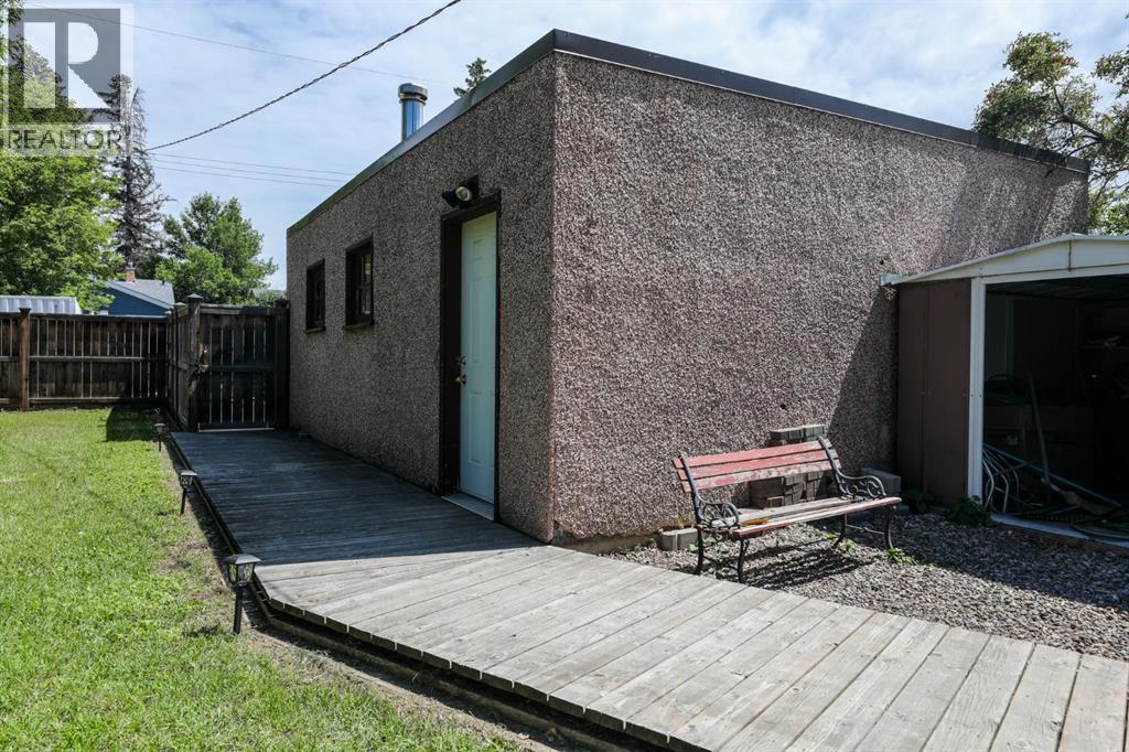 819 5 Street S - 36