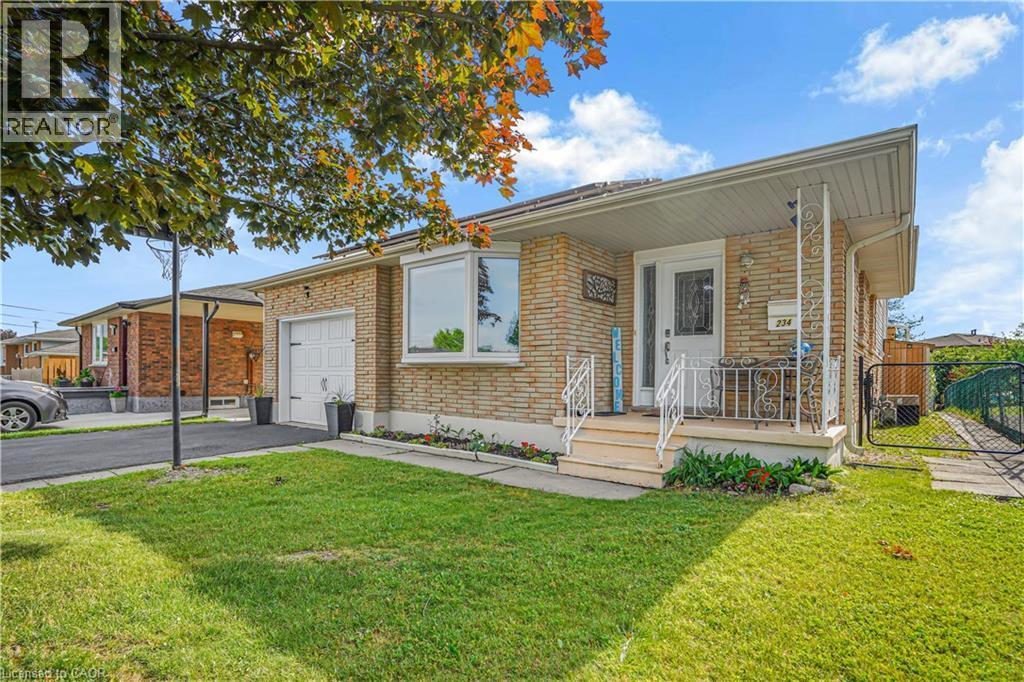 234 THUNDERBIRD Drive - 1