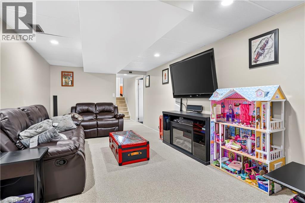234 THUNDERBIRD Drive - 28