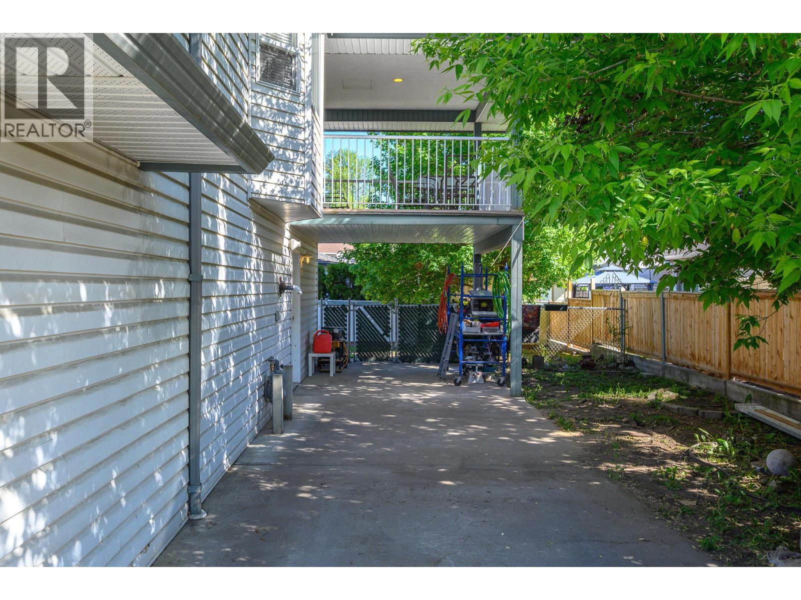 1805 47 Avenue - 16