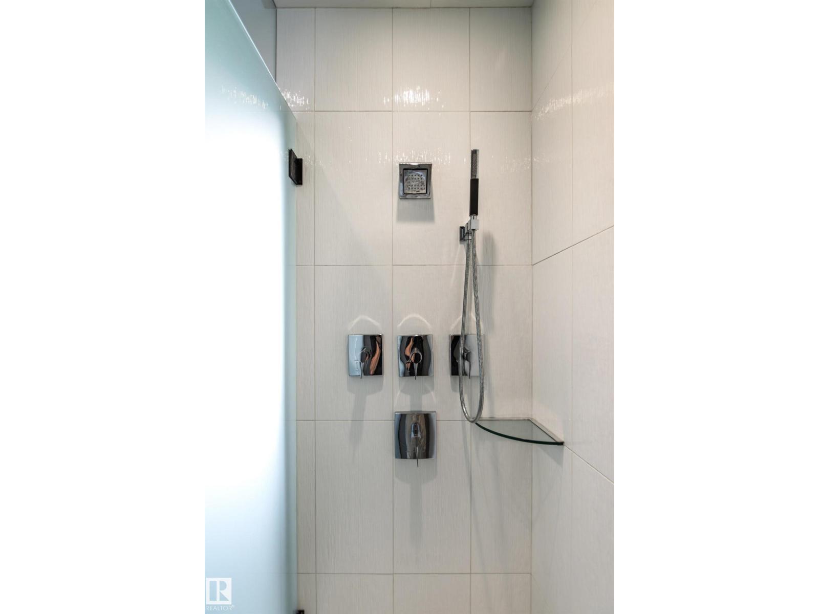 7548 110 AV NW - 36