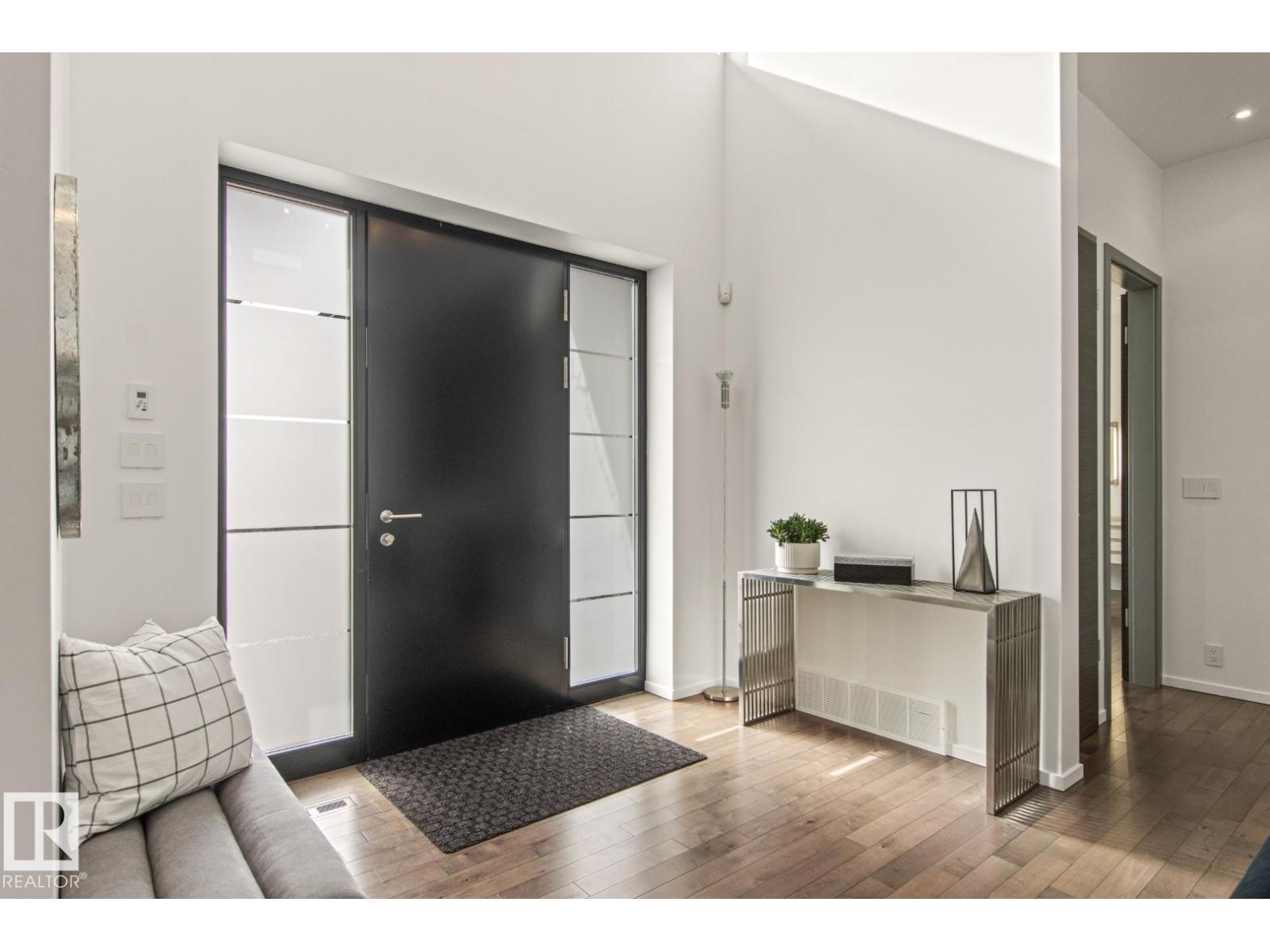 7548 110 AV NW - 8