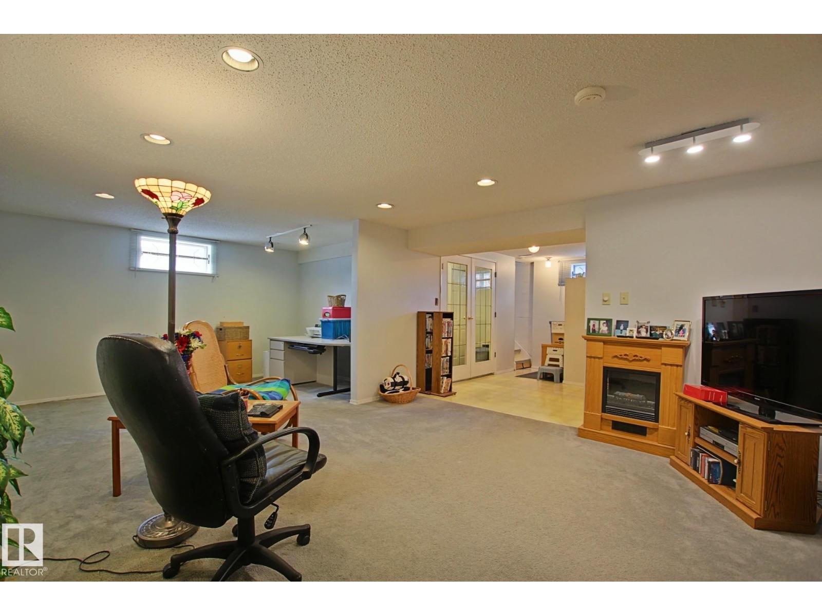 3536 104 ST NW - 36
