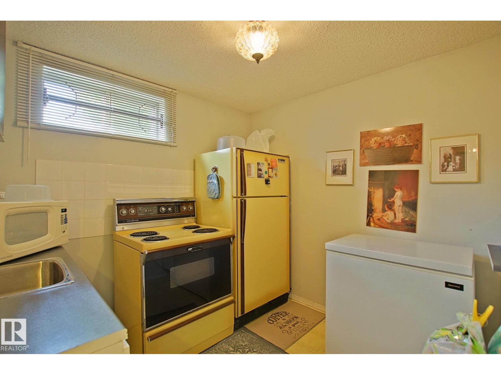 3536 104 ST NW - 40