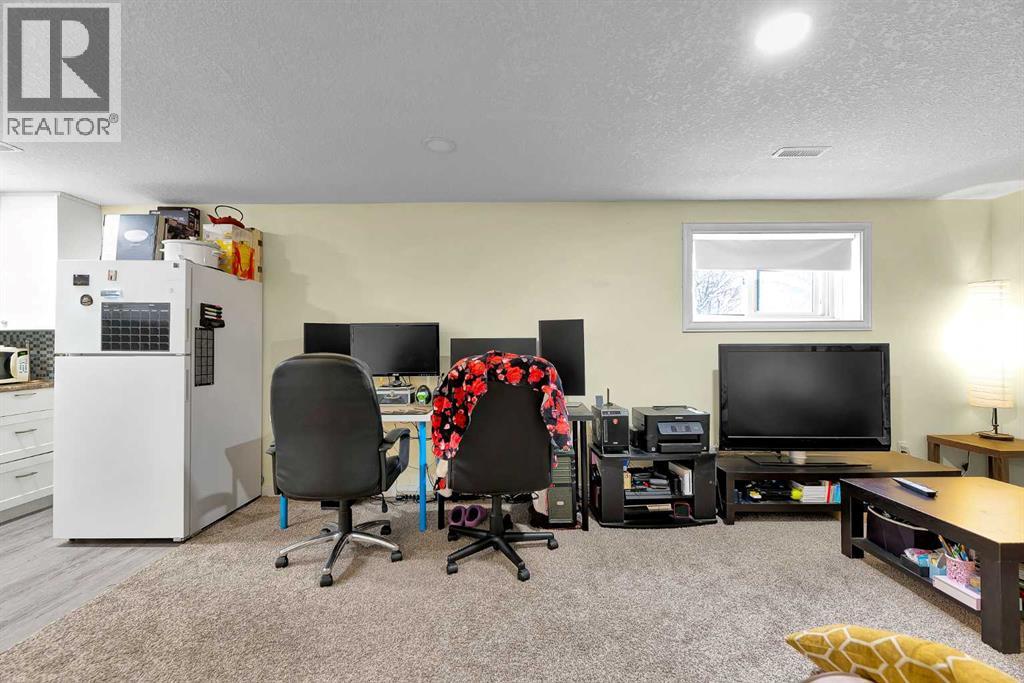 107 Silvergrove Road NW - 29