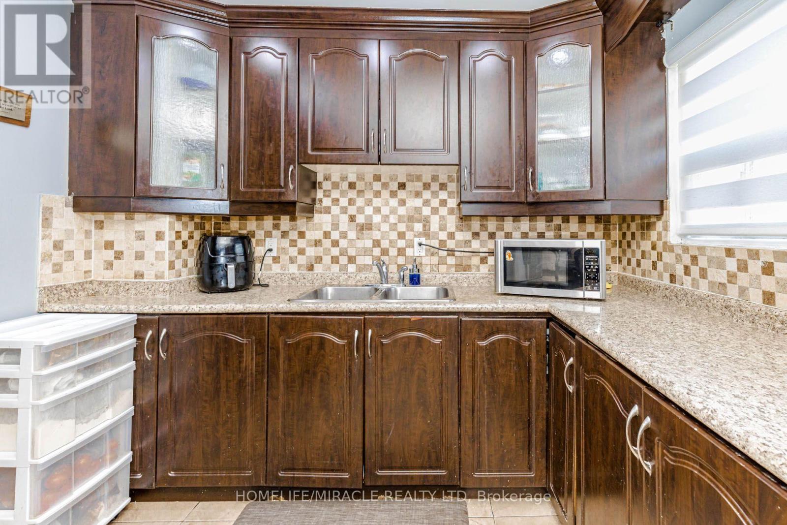 #29 1730 ALBION ROAD - Image 22