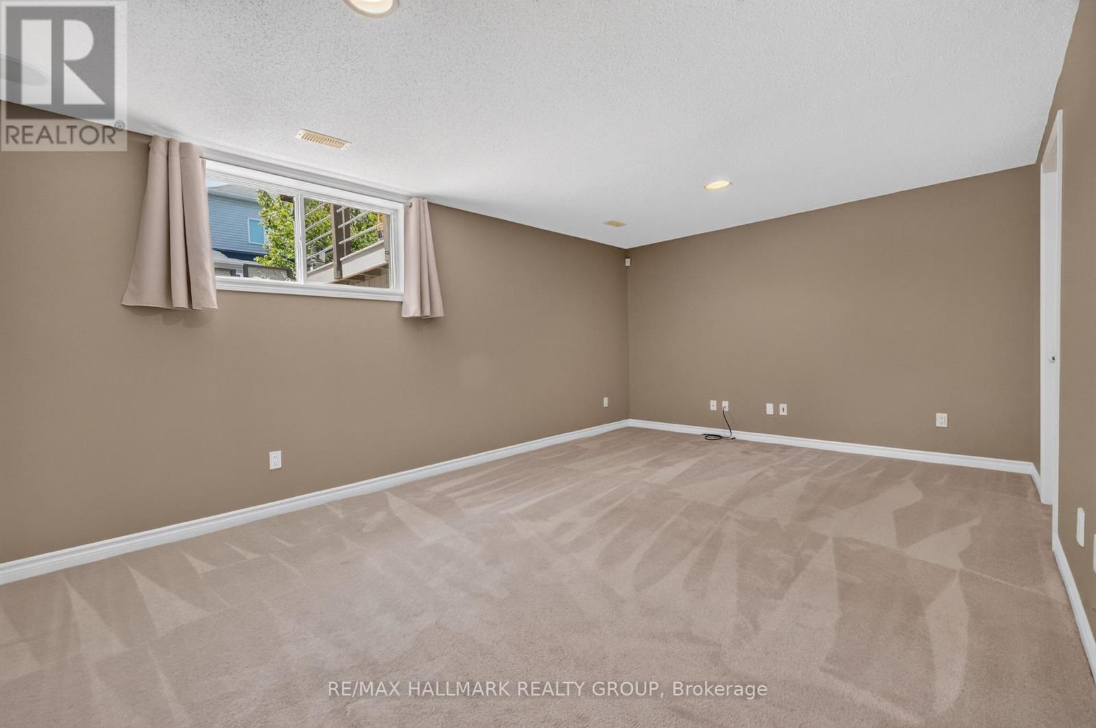 2028 MELETTE CRESCENT - Image 29
