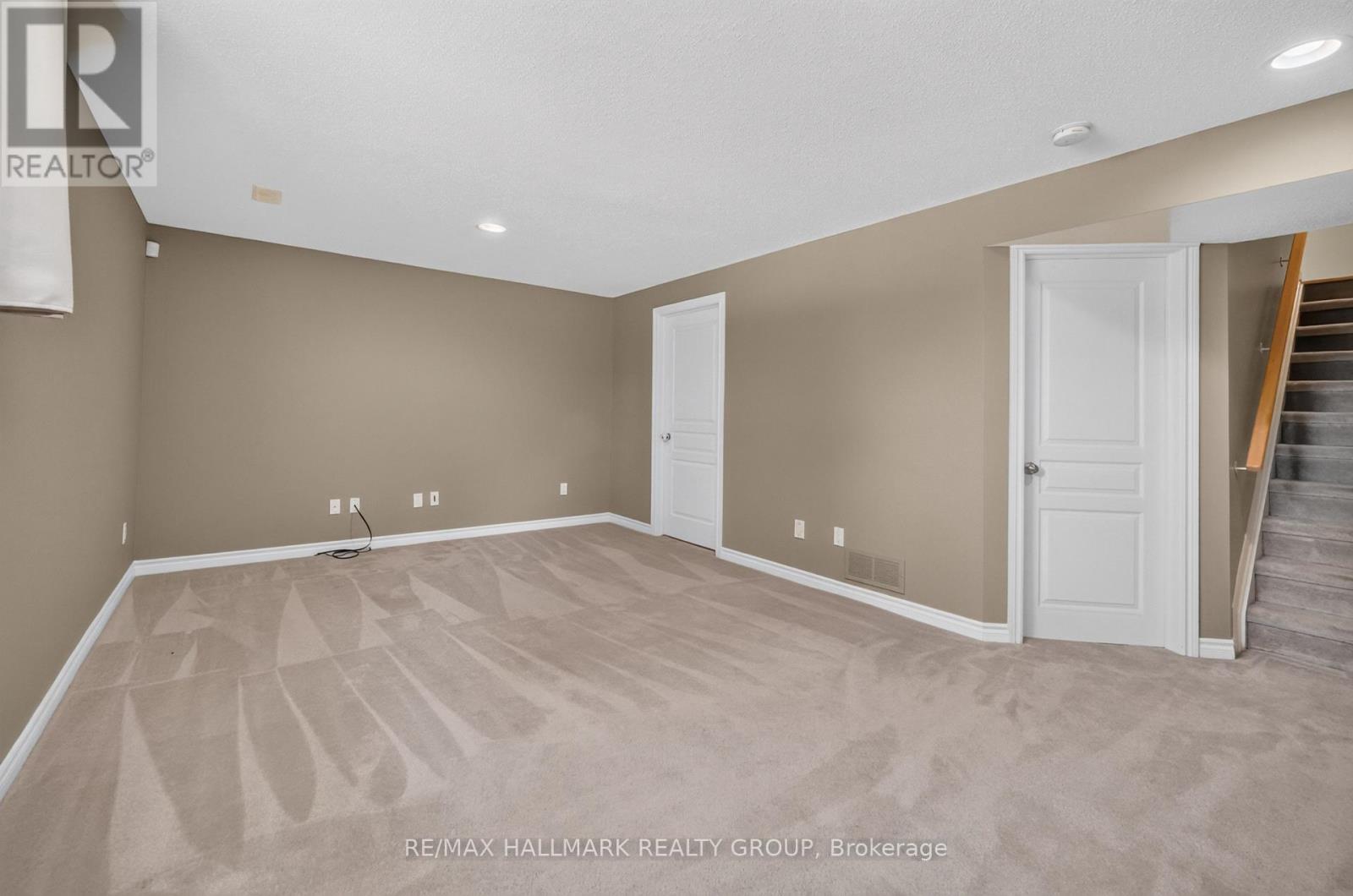 2028 MELETTE CRESCENT - Image 30