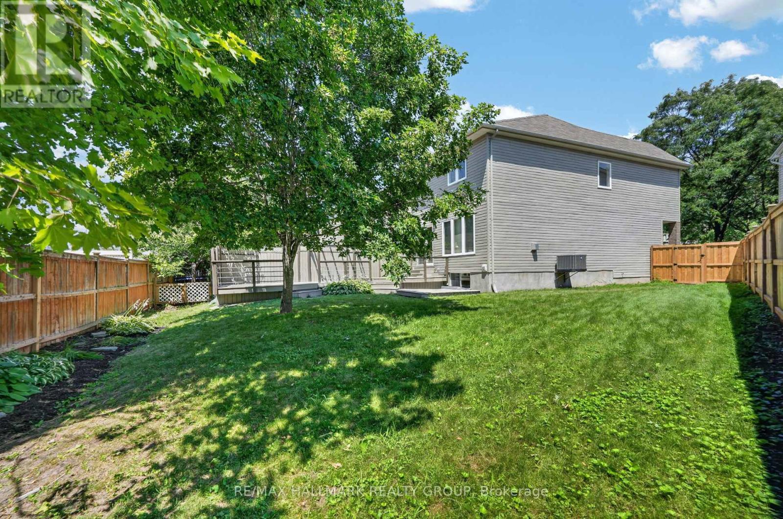 2028 MELETTE CRESCENT - Image 34