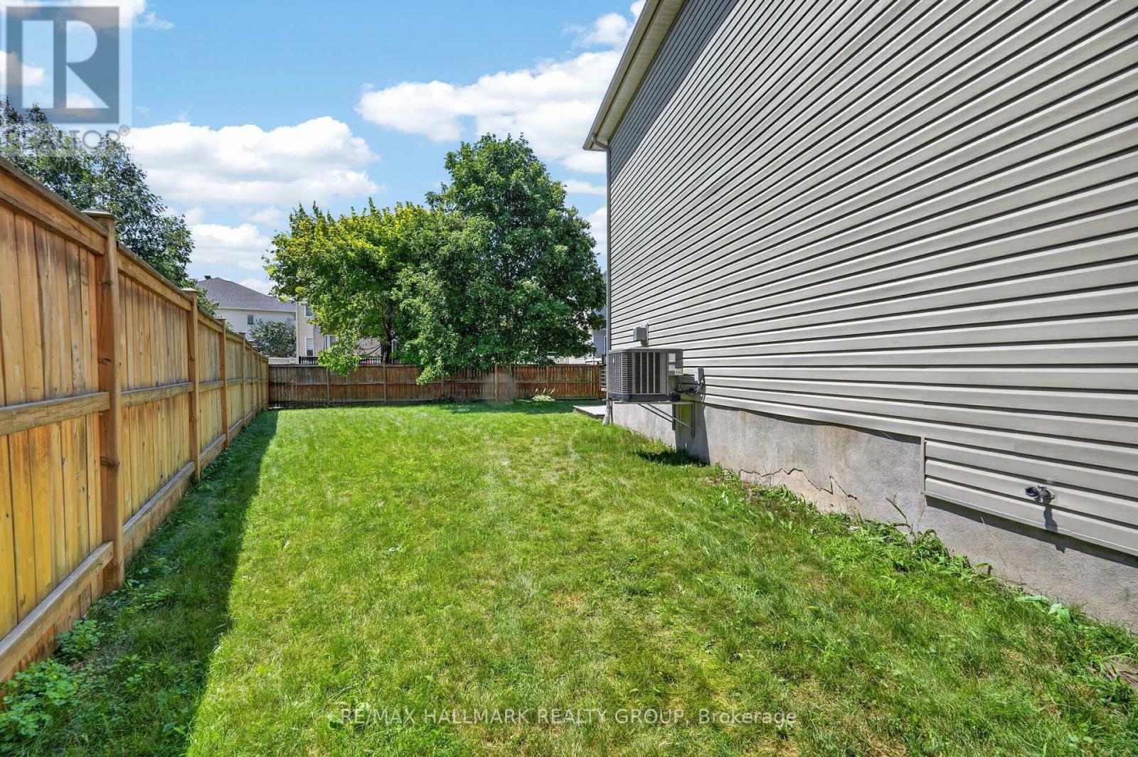 2028 MELETTE CRESCENT - 36