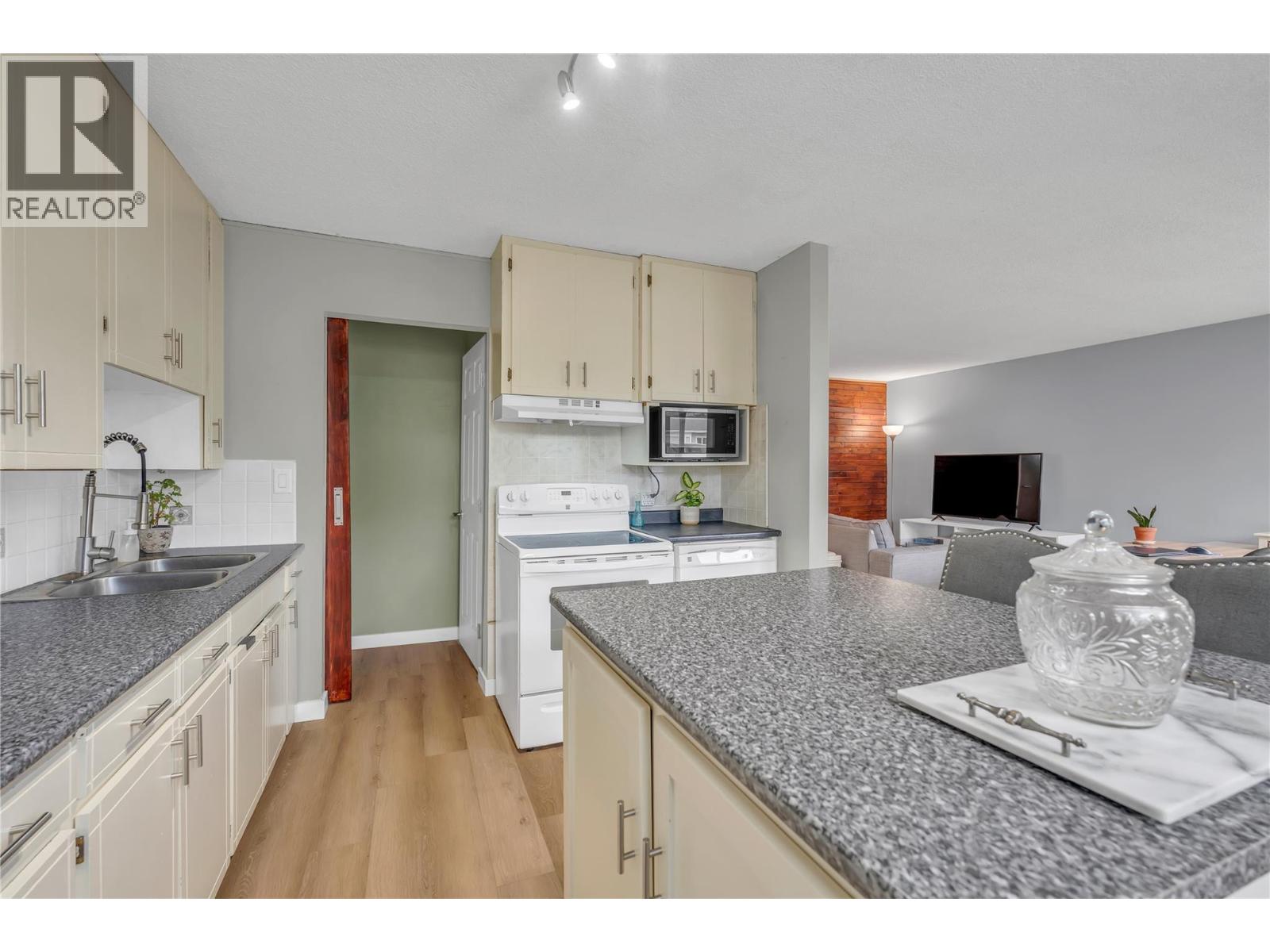 172 MCGOWAN Road - 6